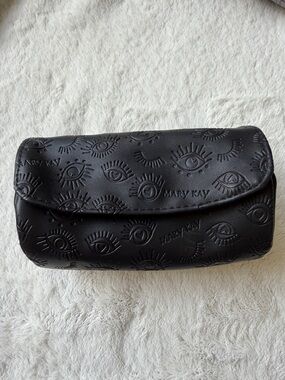 🎀 5 for $25 🎀. Mary Kay cosmetic bag